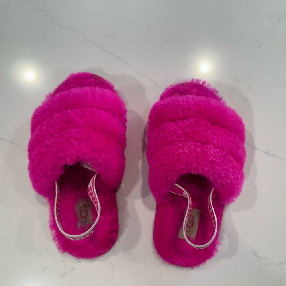 LOWEST PRICE BEFORE CONSIGNMENT UGG toddler fluff yeah sheepskin slipper pink